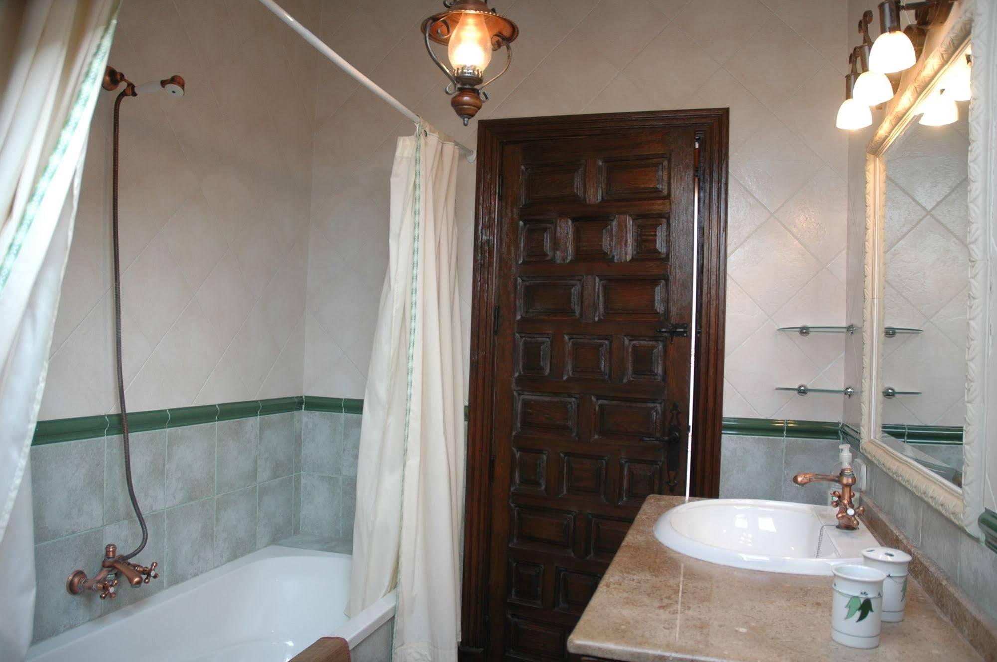 Casa Rural De Estilo Rustico Con Spa Almagro Luaran gambar