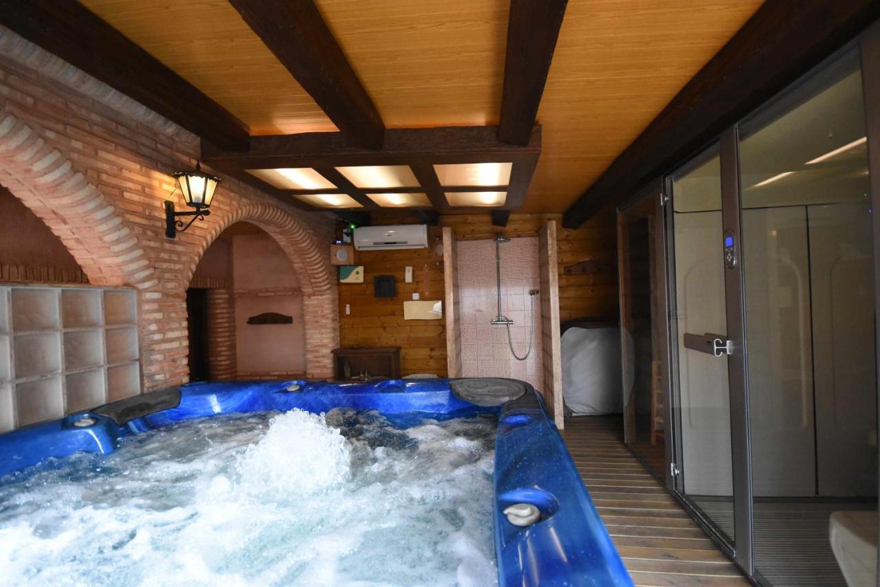 Casa Rural De Estilo Rustico Con Spa Almagro Luaran gambar